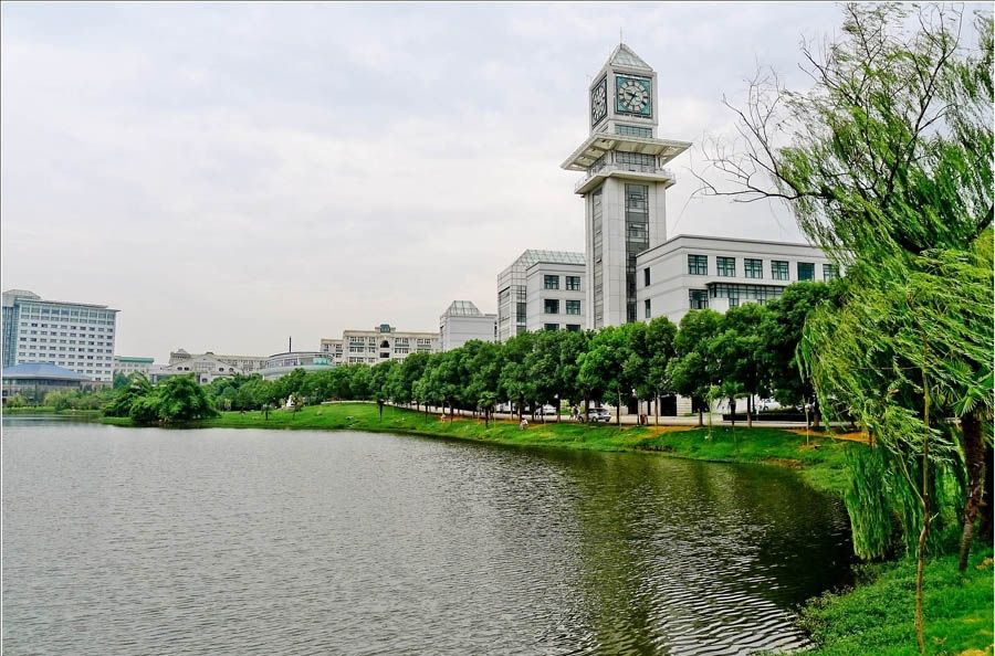 中南财经政法大学图片介绍