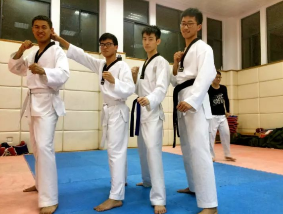 学霸！一寝室四人全部保研 奖项拿到手软